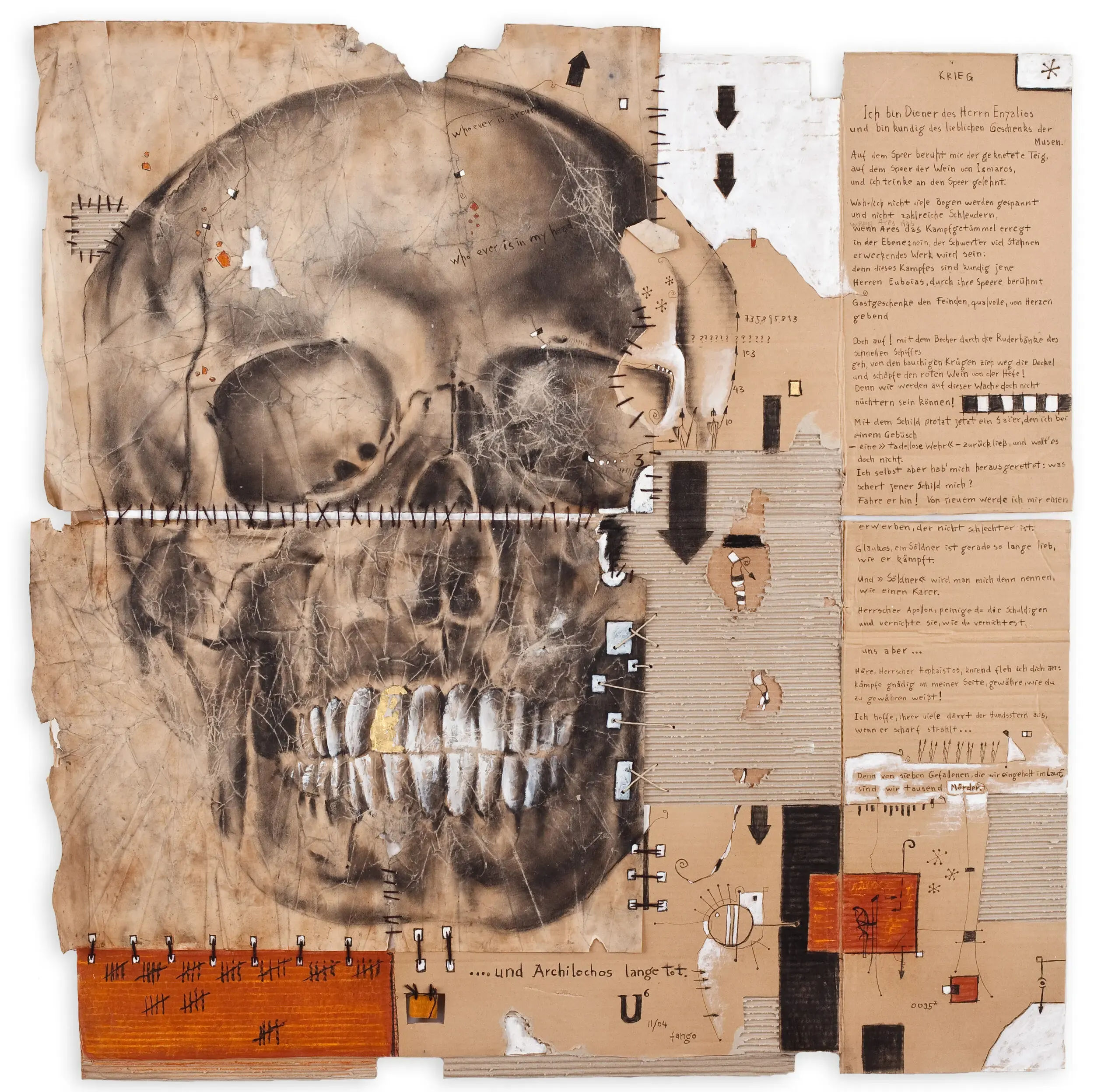 Collage eines Totenkopfes auf Zeitungs- und Kartonuntergrund