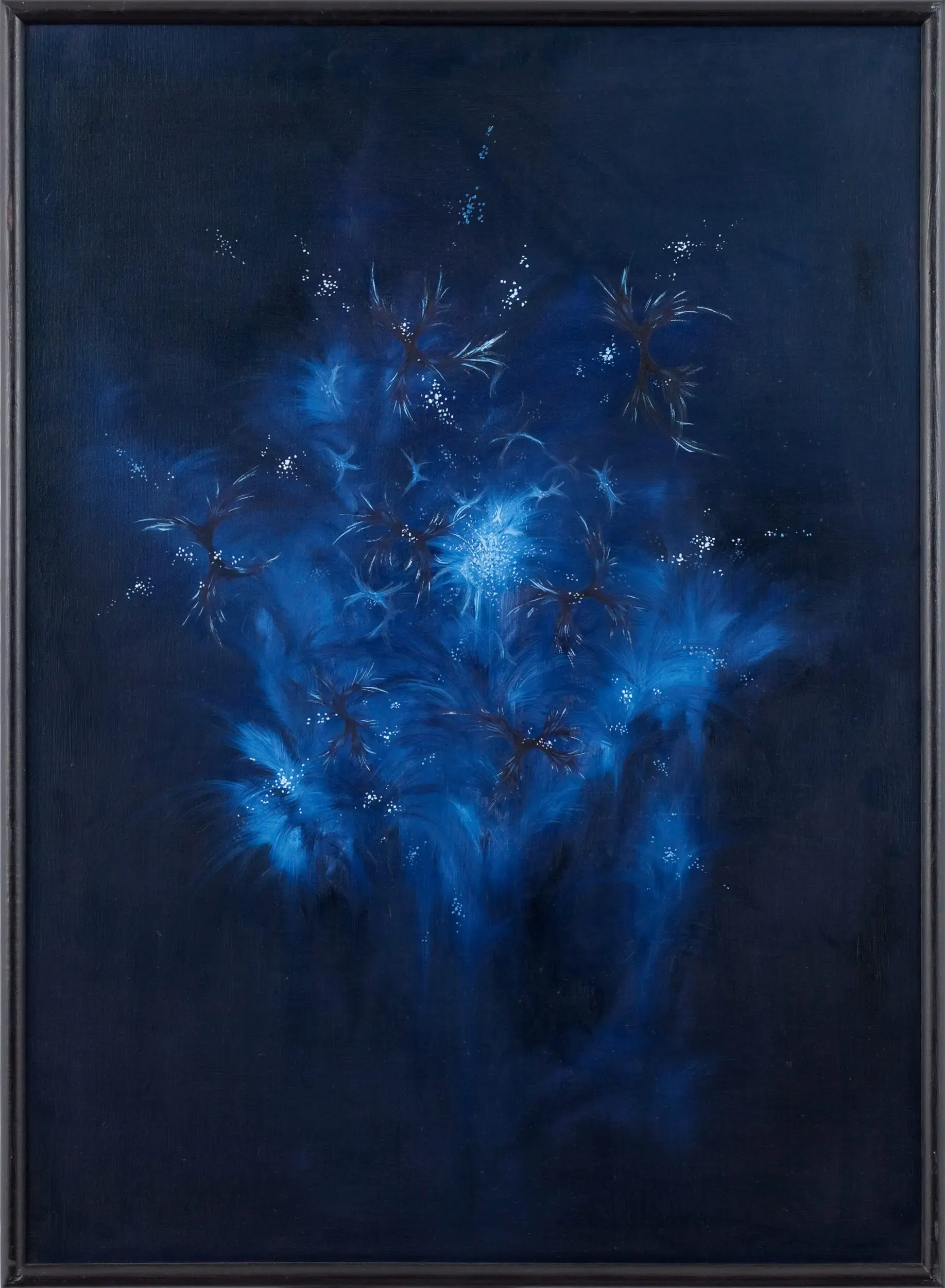 Dunkles blaues abstraktes Gemälde mit pusteblumenartigen Formen