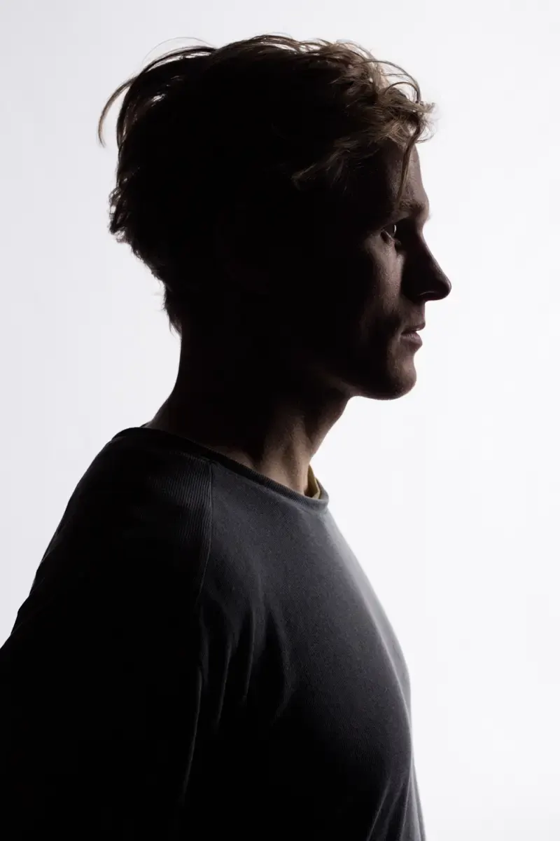 Silhouettenportrait von Jirka Zett im Profil