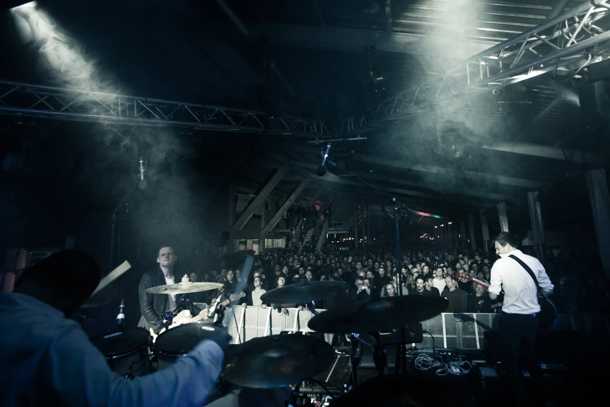 Blick von der Bühne auf das Publikum beim Leech-Konzert