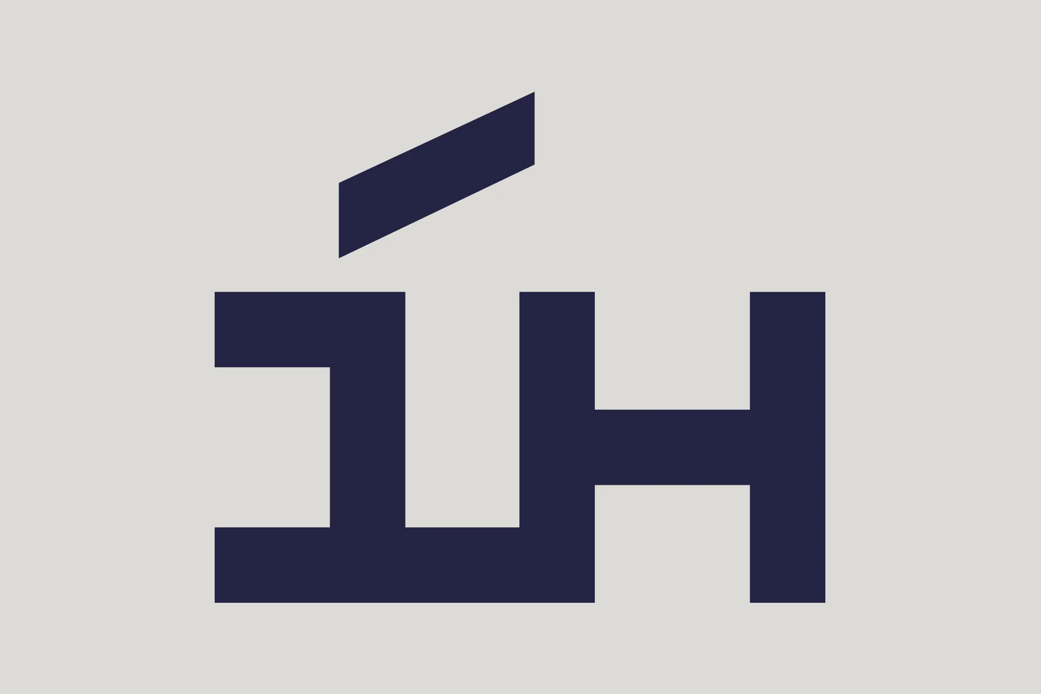 Logo Investhotel, stilisierte Initialen IH in Dunkelblau