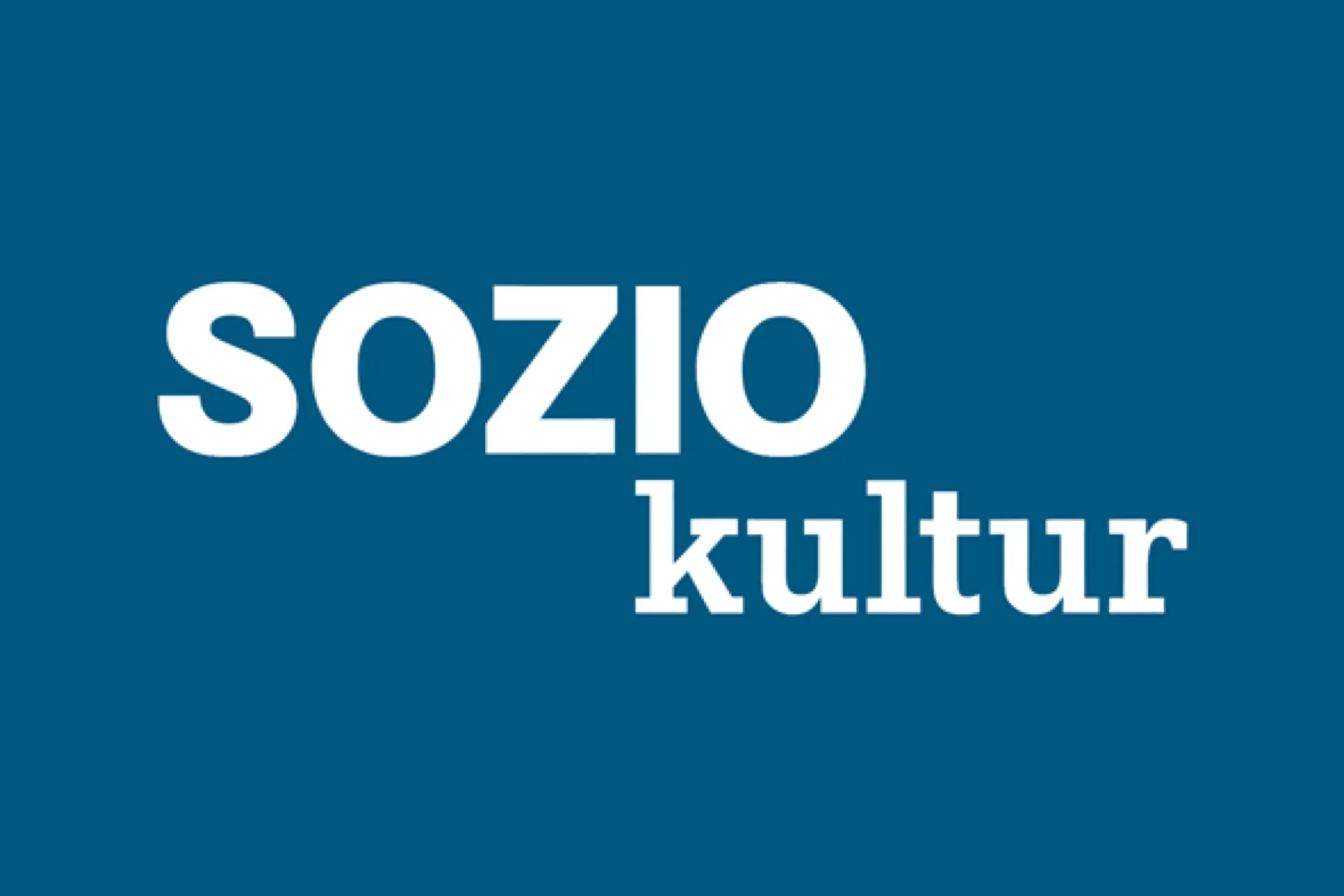 Logo Magazin Soziokultur, weisser Schriftzug auf Blau