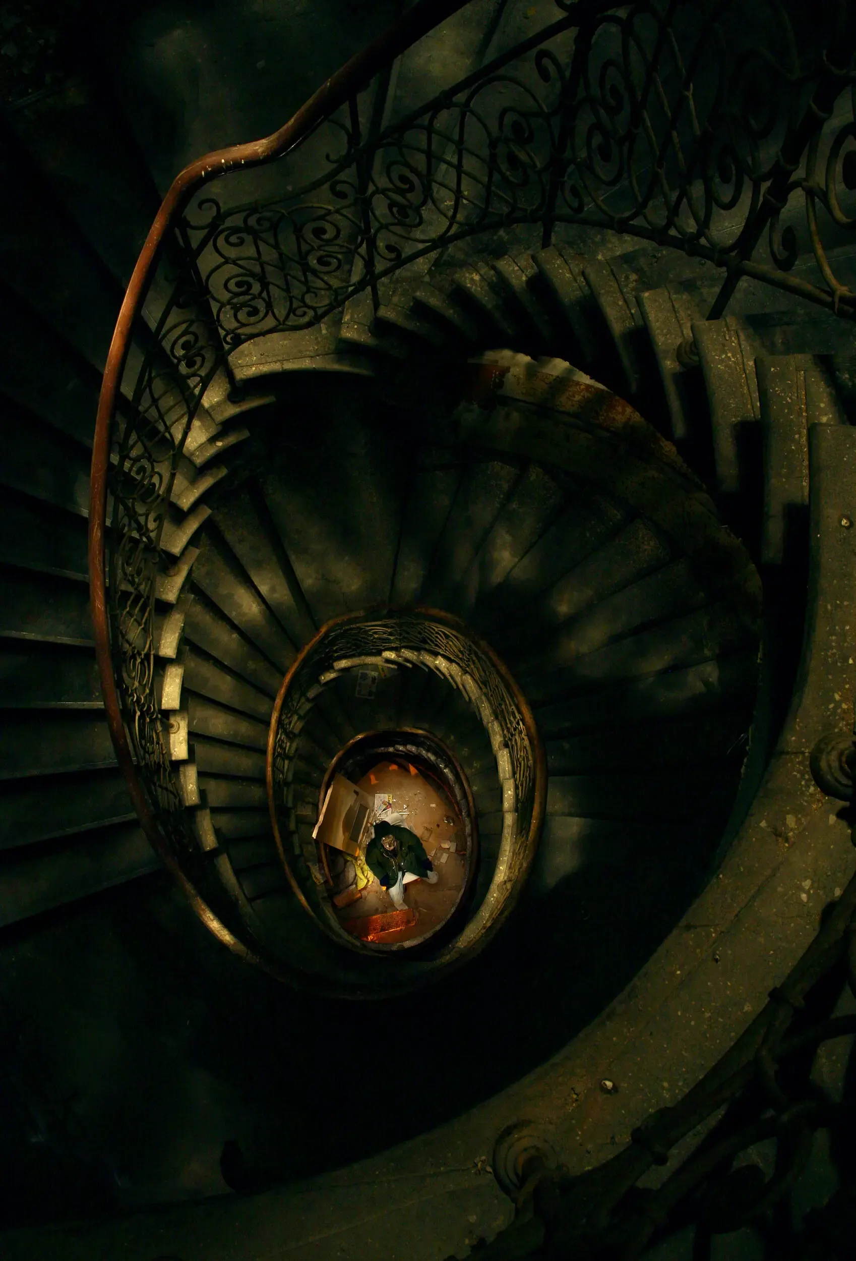 Spiralförmiges Treppenhaus bei Nacht, Nightshift