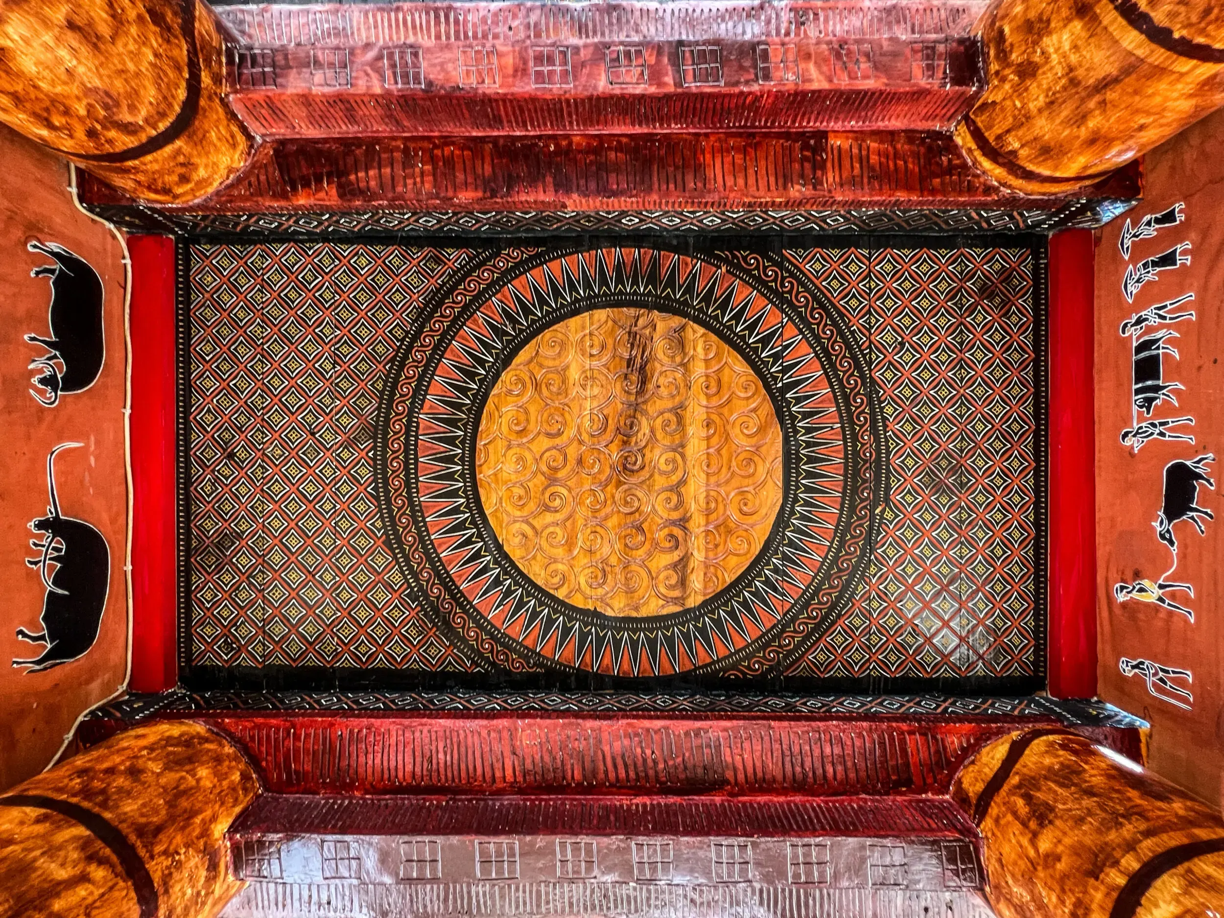 Ornamentale Deckenverzierung eines traditionellen Hauses, Sulawesi
