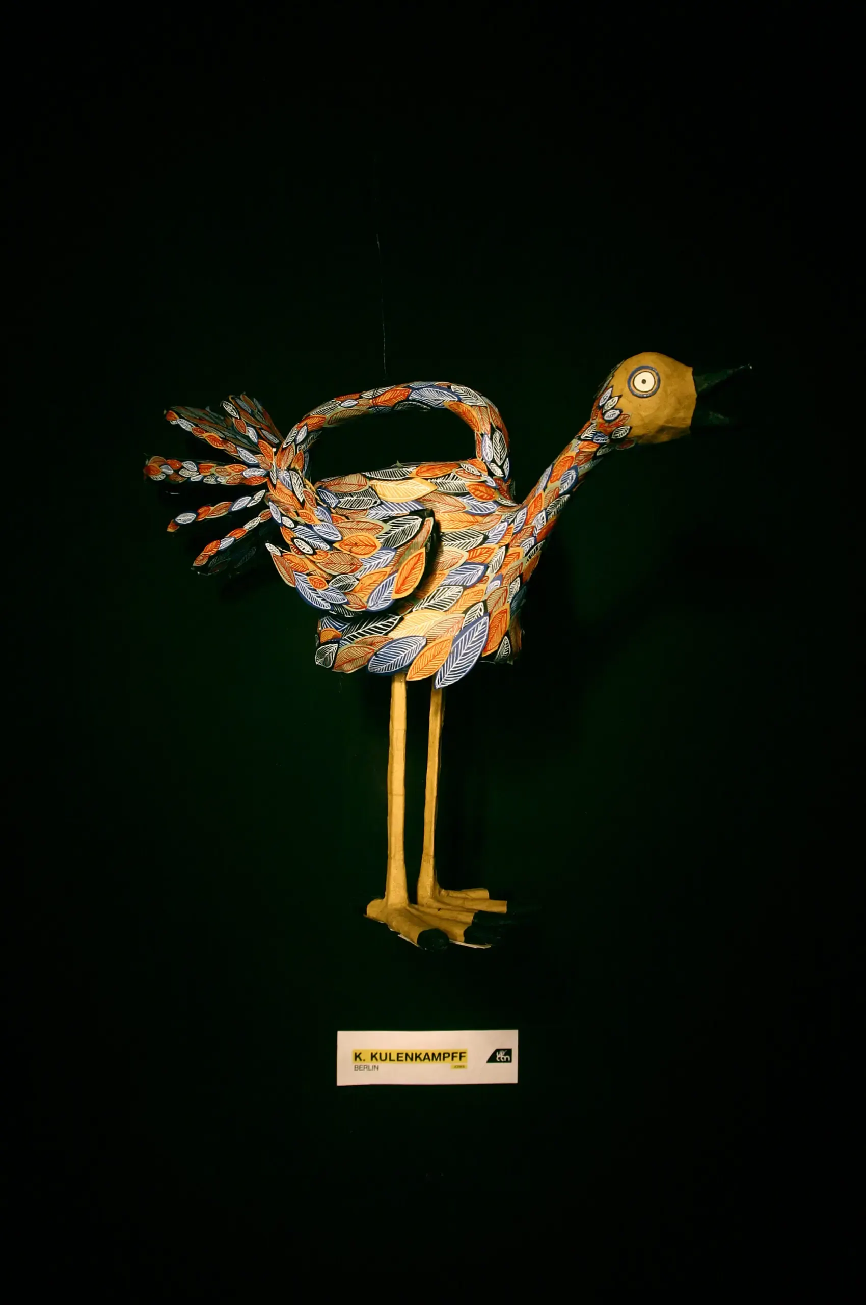 Vogelartige „Can“-Skulptur mit Federn von K. Kulenkampff